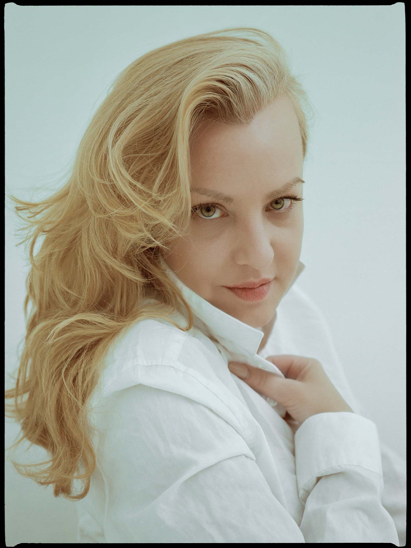 Wendi McLendon-Covey by M. Cooper